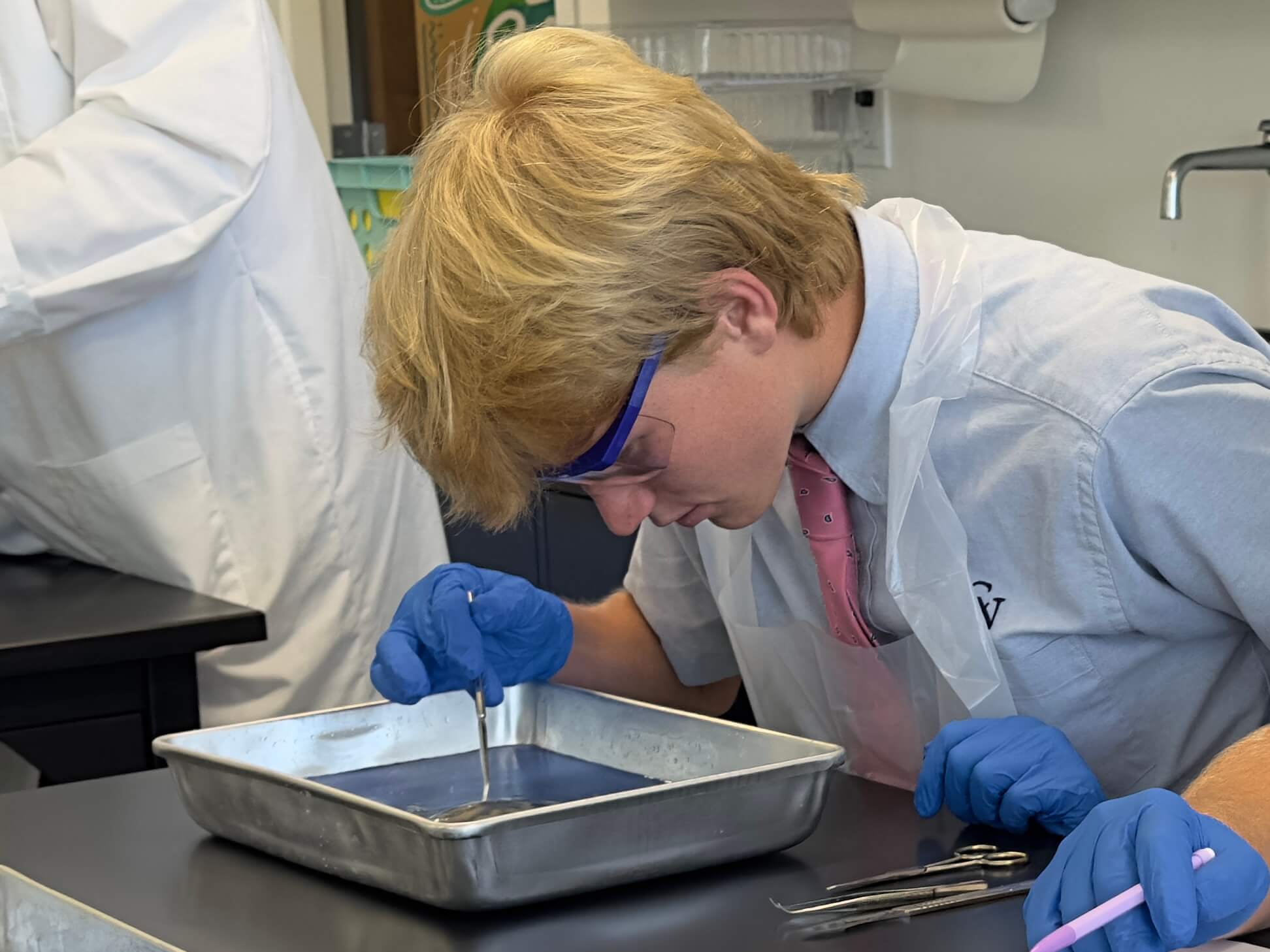 Student in science class